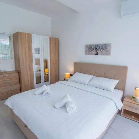 Royal Terrace 아파트 코니츠