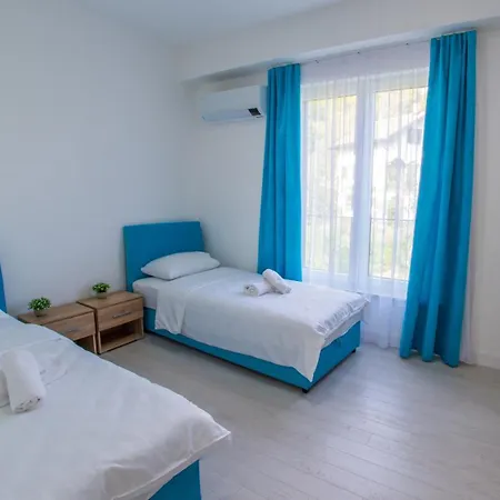 Royal Terrace Apartment *