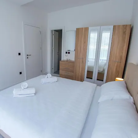 Royal Terrace 아파트 코니츠