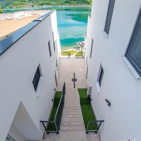 Royal Terrace 아파트 코니츠