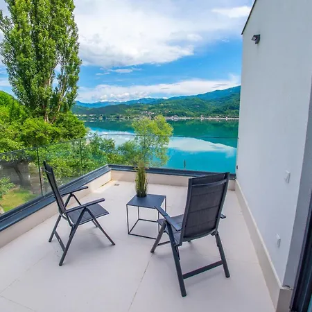 Royal Terrace 아파트 코니츠