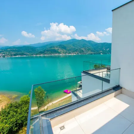 Royal Terrace Apartment *